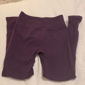 Lululemon plum purple leggings thick/warm material. Size 6